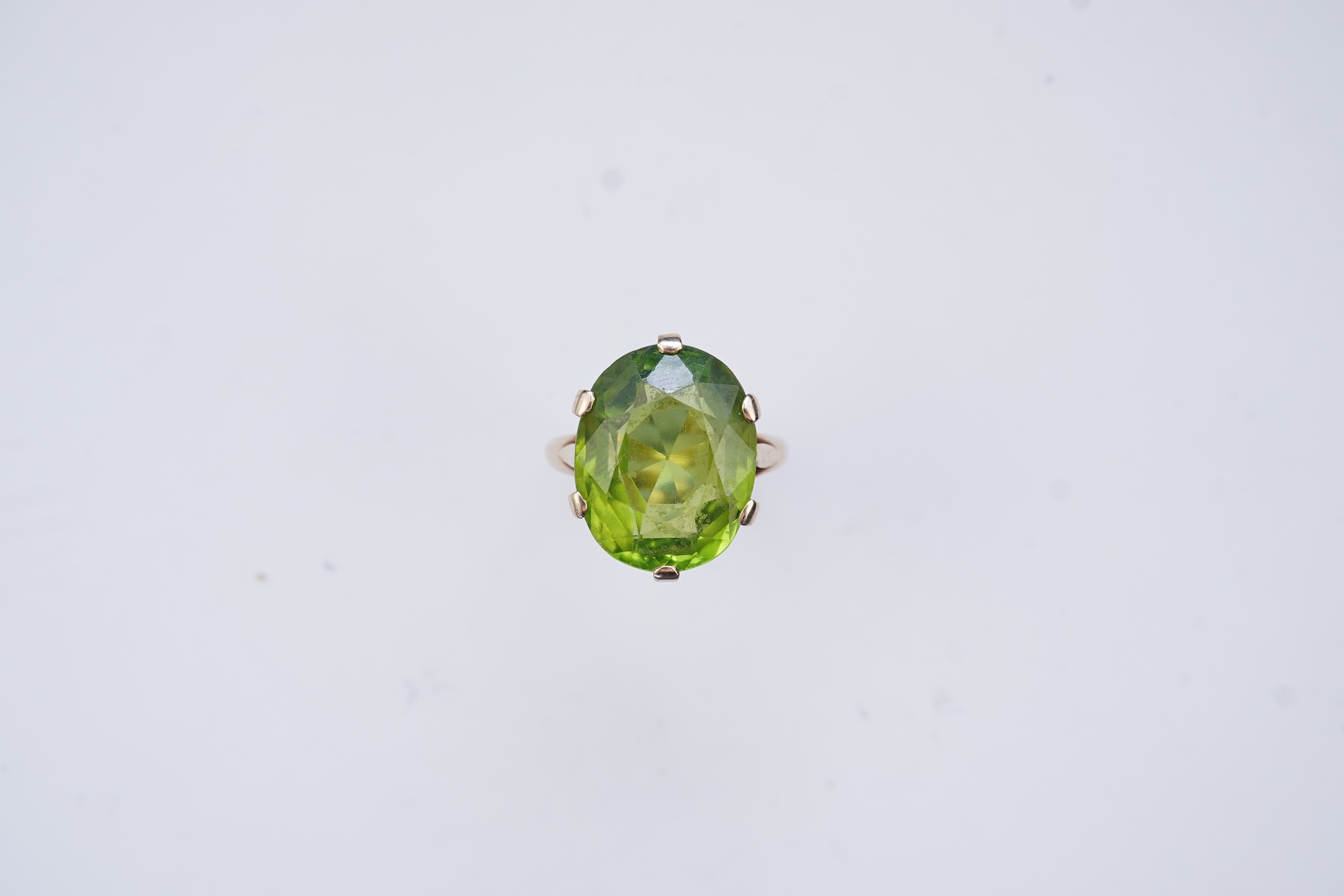 A peridot ring, early 20th century